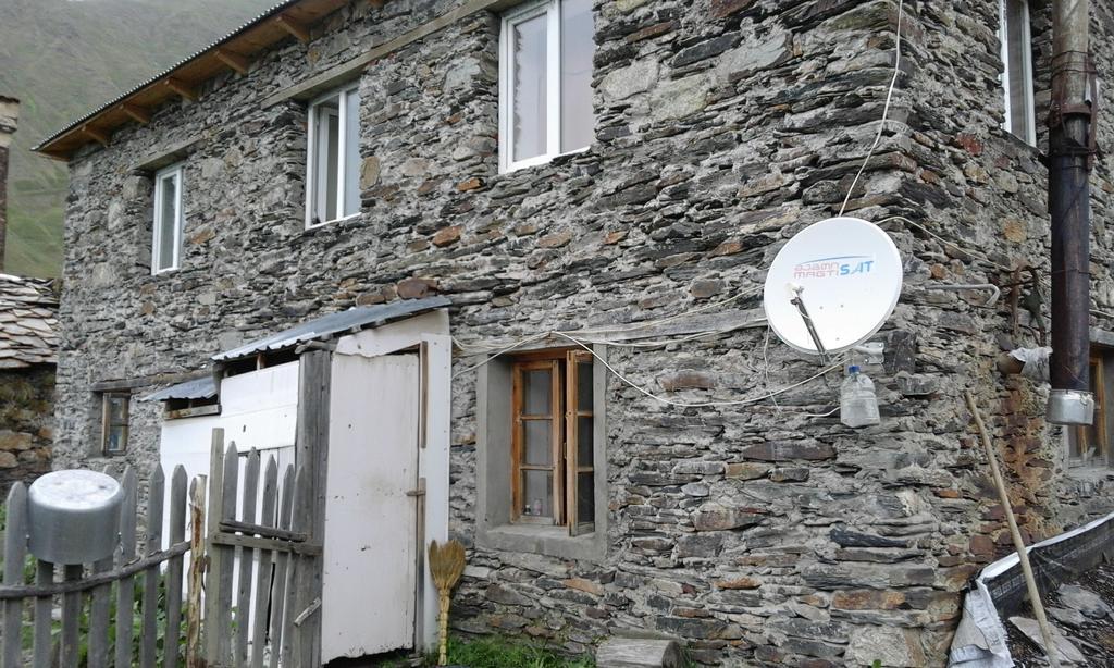 Guesthouse Nora Ushguli Exterior foto